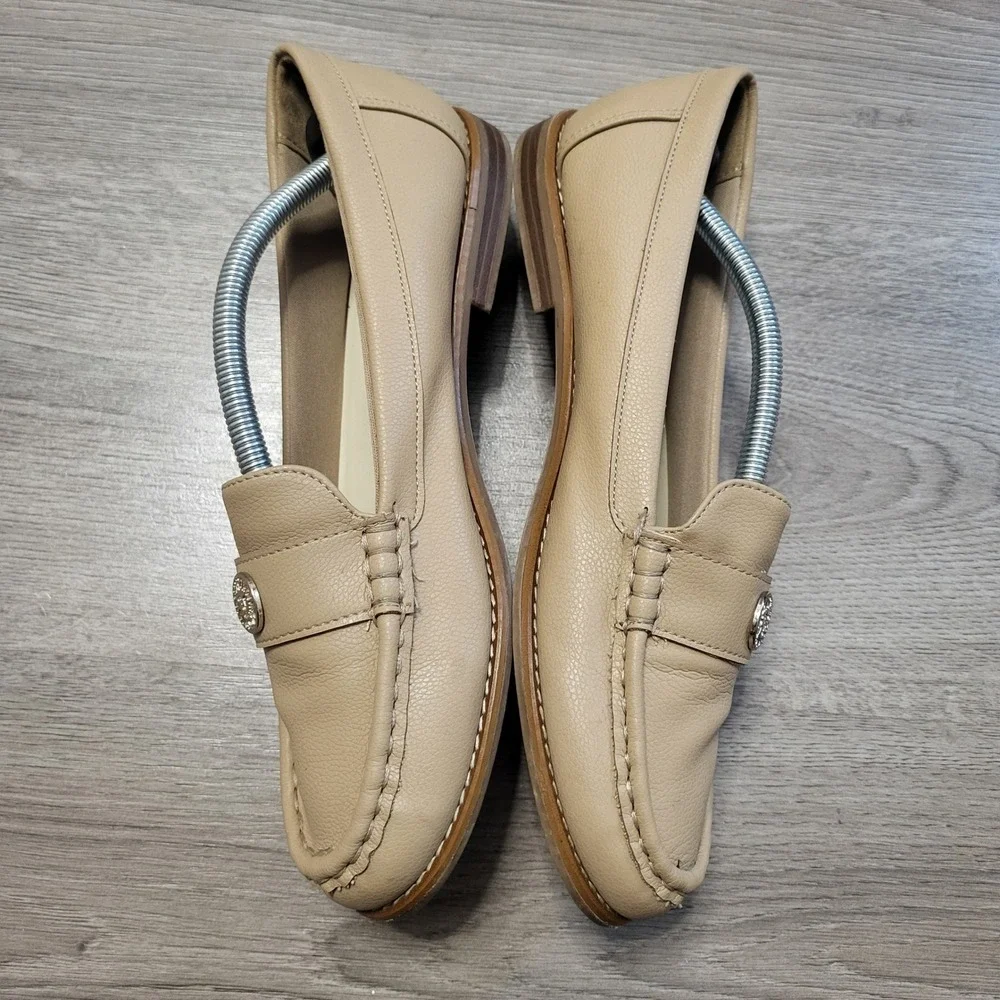 Anne Klein iFlex Tan‎ Flat Loafers Lion Logo Medallion Slip On Shoes size 8.5